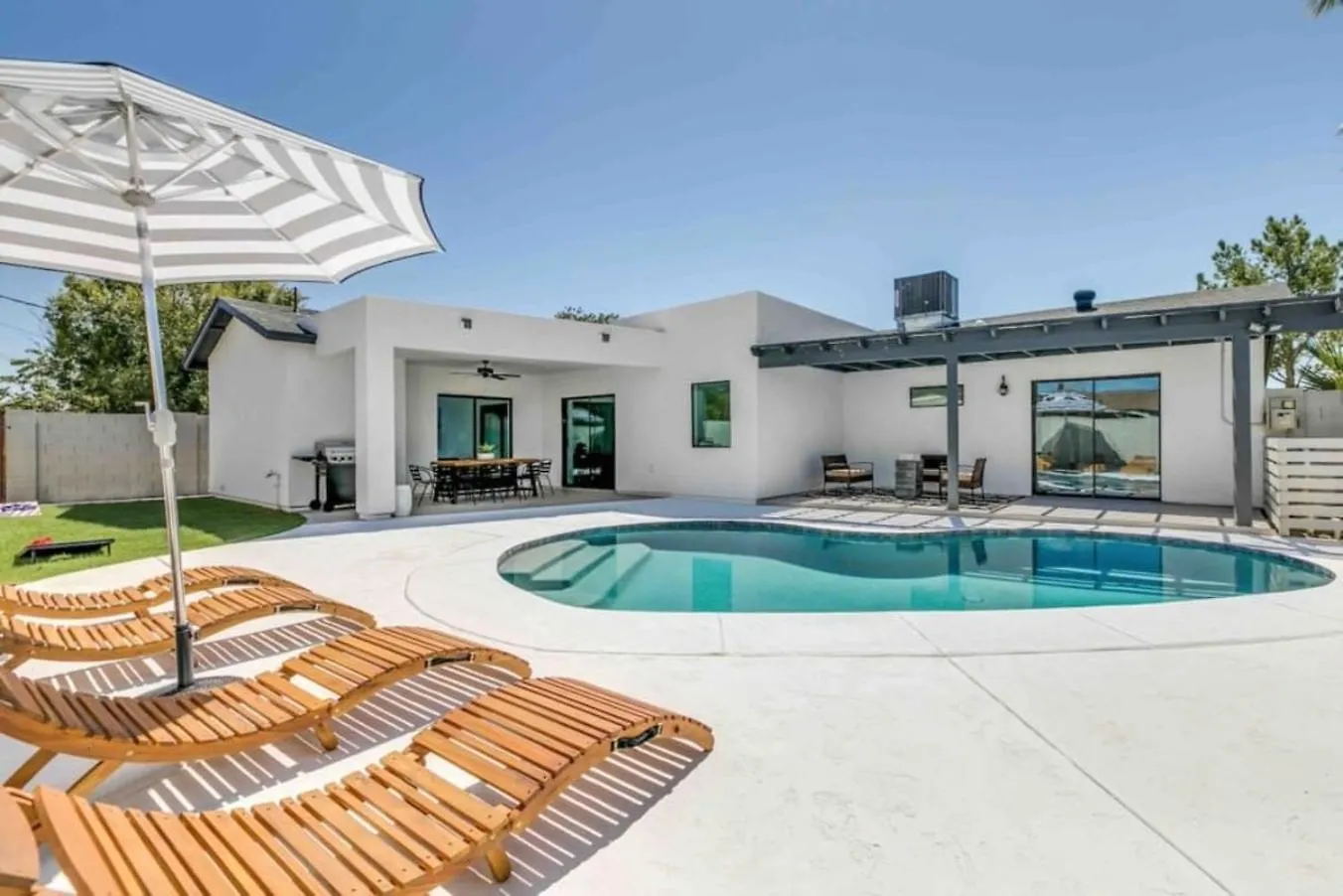 Luxurious Old Town Remodel Home W Heated Pool Scottsdale